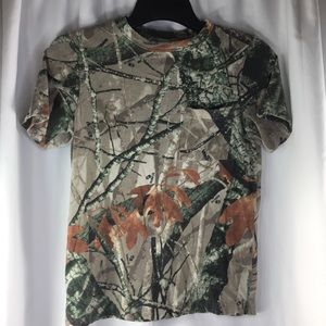 Outfitters ridge youth Sz 16-18 camo Tshirt